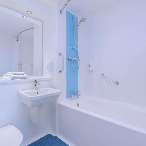 Travelodge London Richmond Central Exteriör bild
