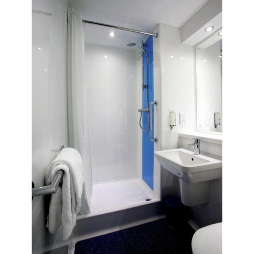 Travelodge London Richmond Central Exteriör bild