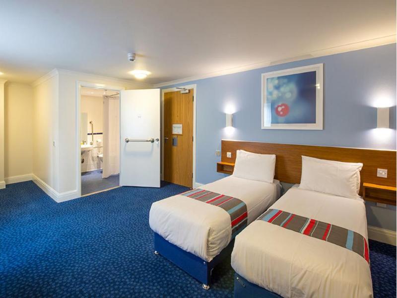 Travelodge London Richmond Central Exteriör bild